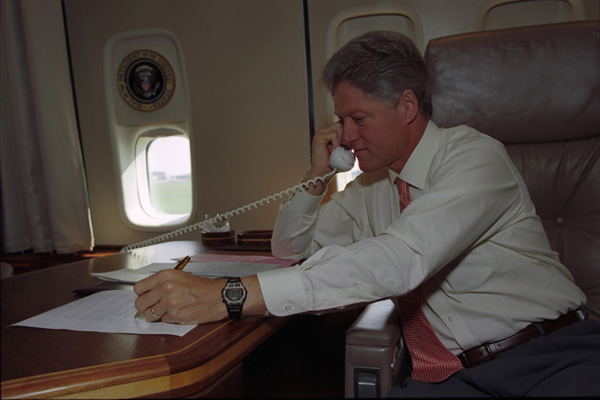 Bill Clinton writing with his left hand on Air Force One